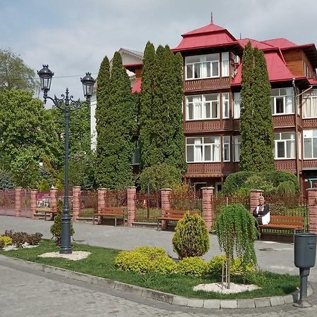 Сонячна Hotel Truskavets Ngoại thất bức ảnh