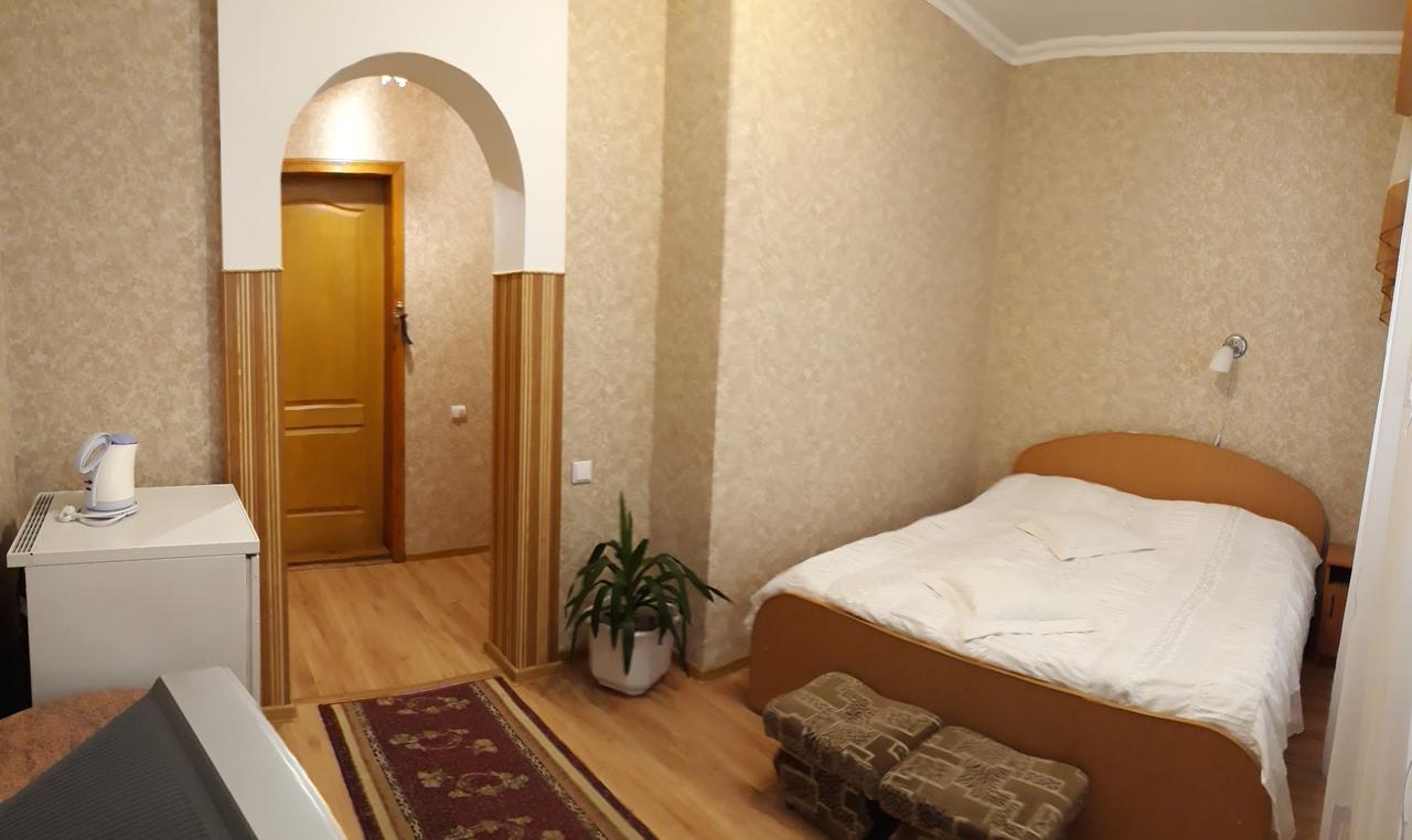 Сонячна Hotel Truskavets Ngoại thất bức ảnh