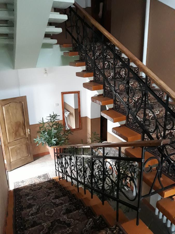 Сонячна Hotel Truskavets Ngoại thất bức ảnh