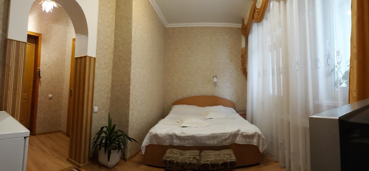 Сонячна Hotel Truskavets Ngoại thất bức ảnh