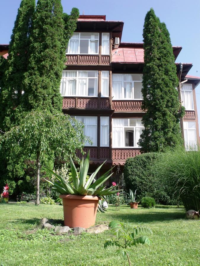 Сонячна Hotel Truskavets Ngoại thất bức ảnh