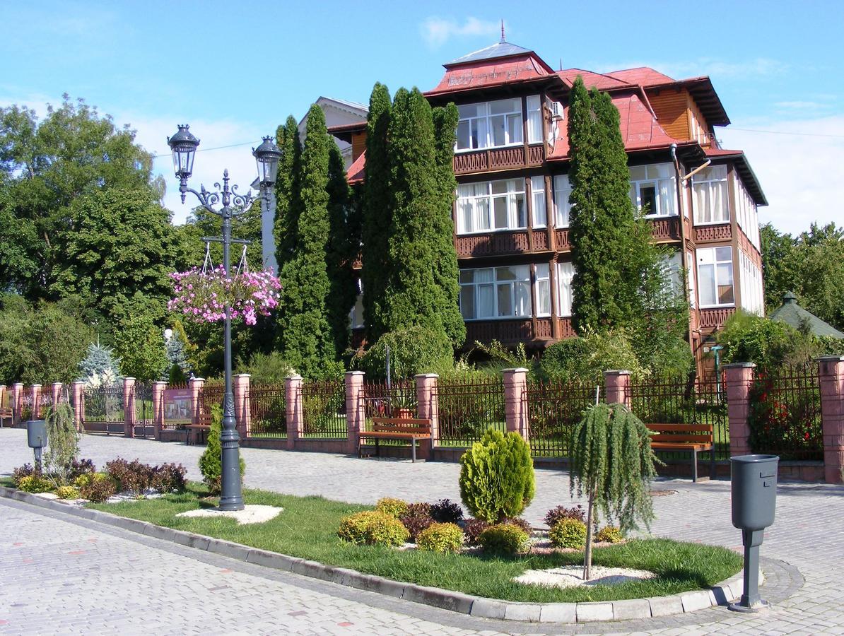 Сонячна Hotel Truskavets Ngoại thất bức ảnh