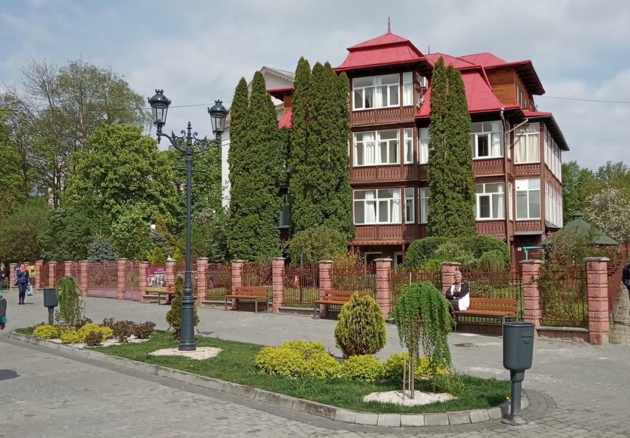 Сонячна Hotel Truskavets Ngoại thất bức ảnh