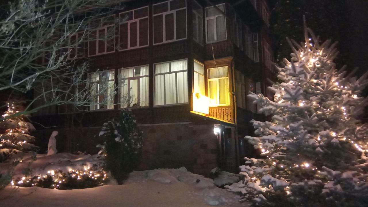 Сонячна Hotel Truskavets Ngoại thất bức ảnh