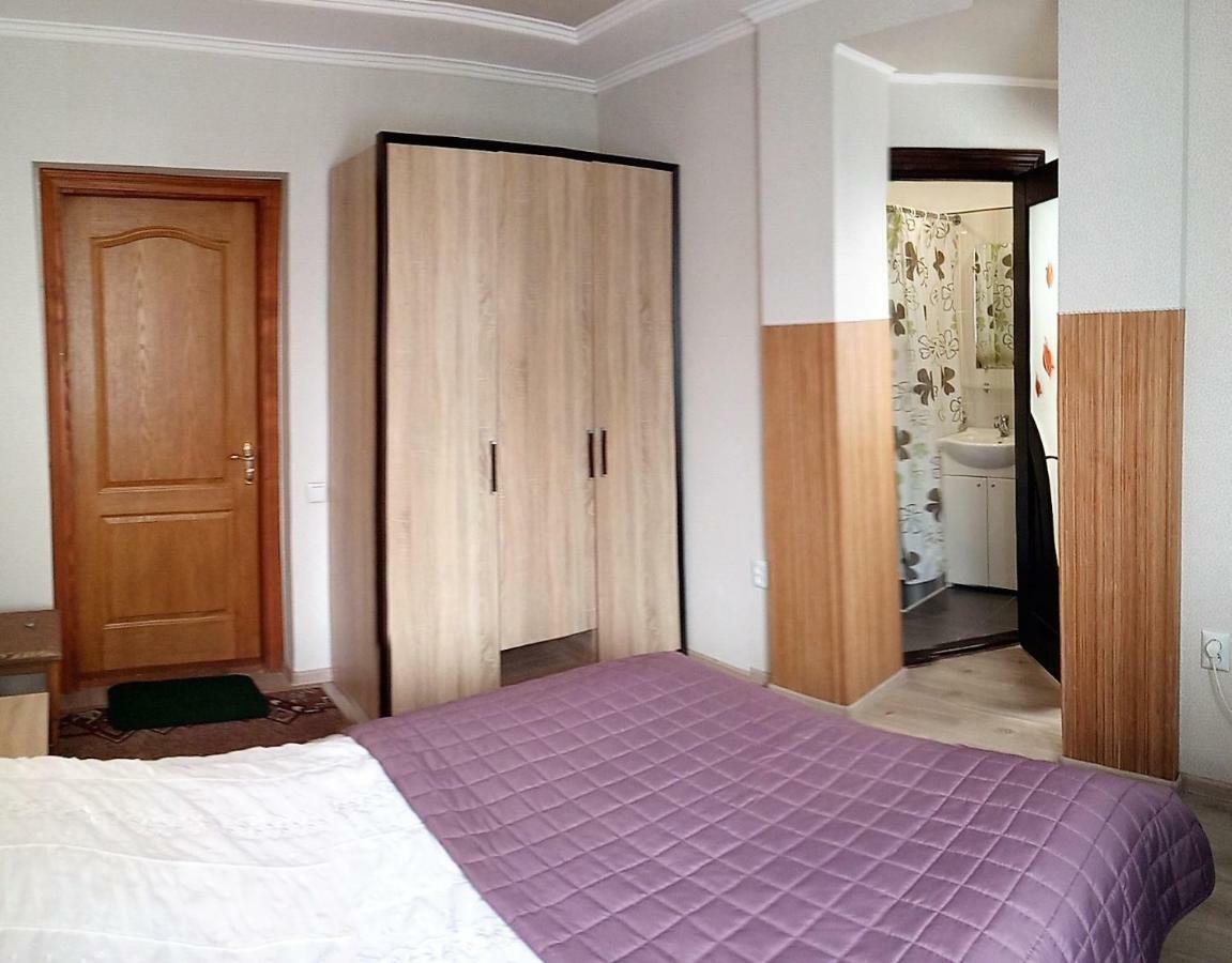 Сонячна Hotel Truskavets Ngoại thất bức ảnh